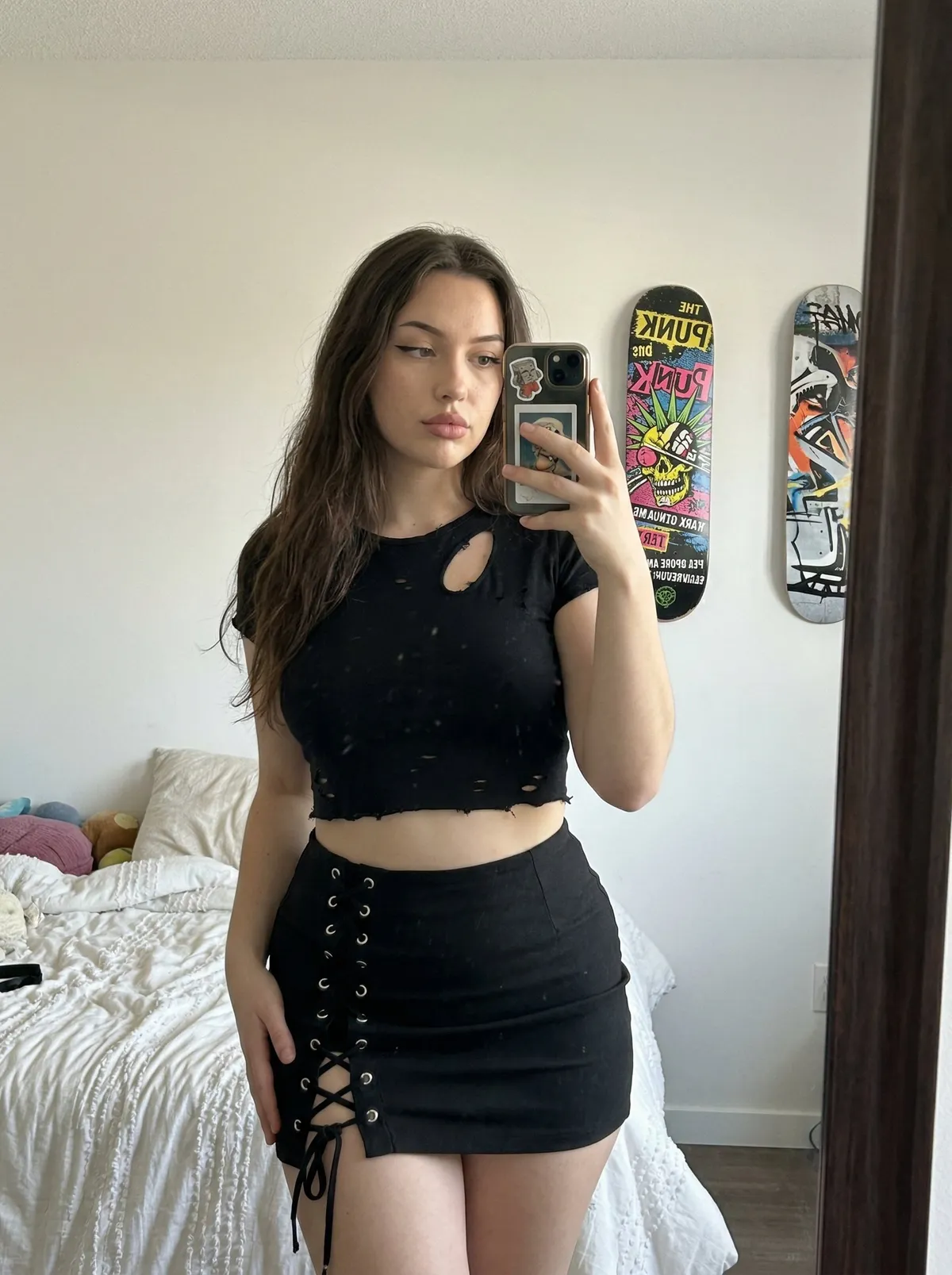 Bedroom Mirror Selfie Black Outfit Skateboards