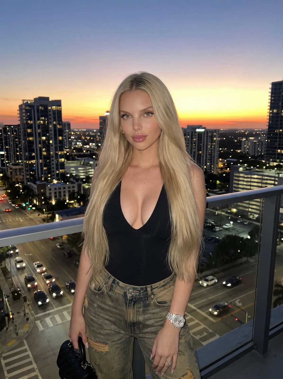 Casual Iphone Snapshot Long Hair Chest Level