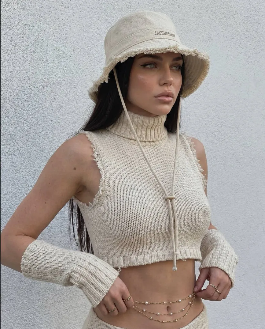 Dark Hair Cream Bucket Hat Old Money Makeup