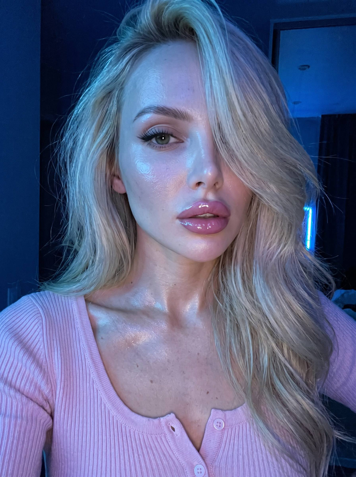 Hyperrealistic Selfie Dewy Skin Pink Top