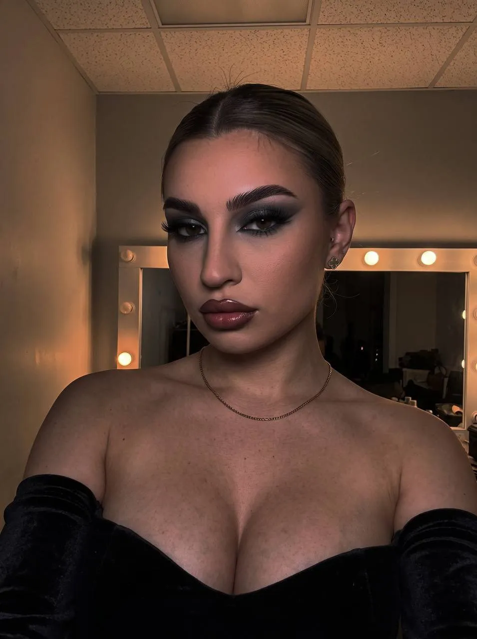 Selfie Neutral Expression Evening Makeup