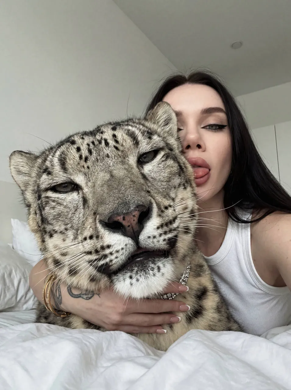 Realistic Snow Leopard Girl Bed Close Up