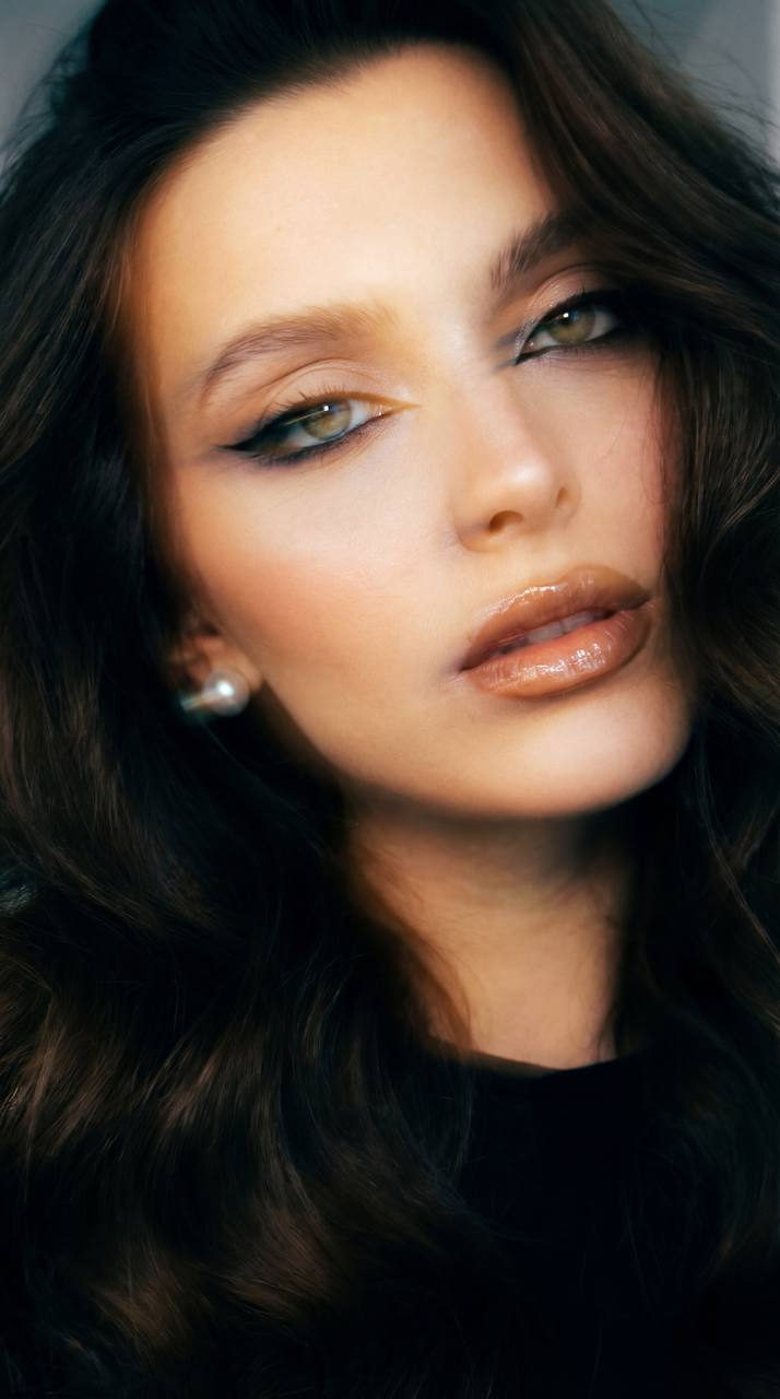 Hyper-realistic extreme close-up portrait with deep gaze and glossy lips, featuring motion blur and a rich color palette.