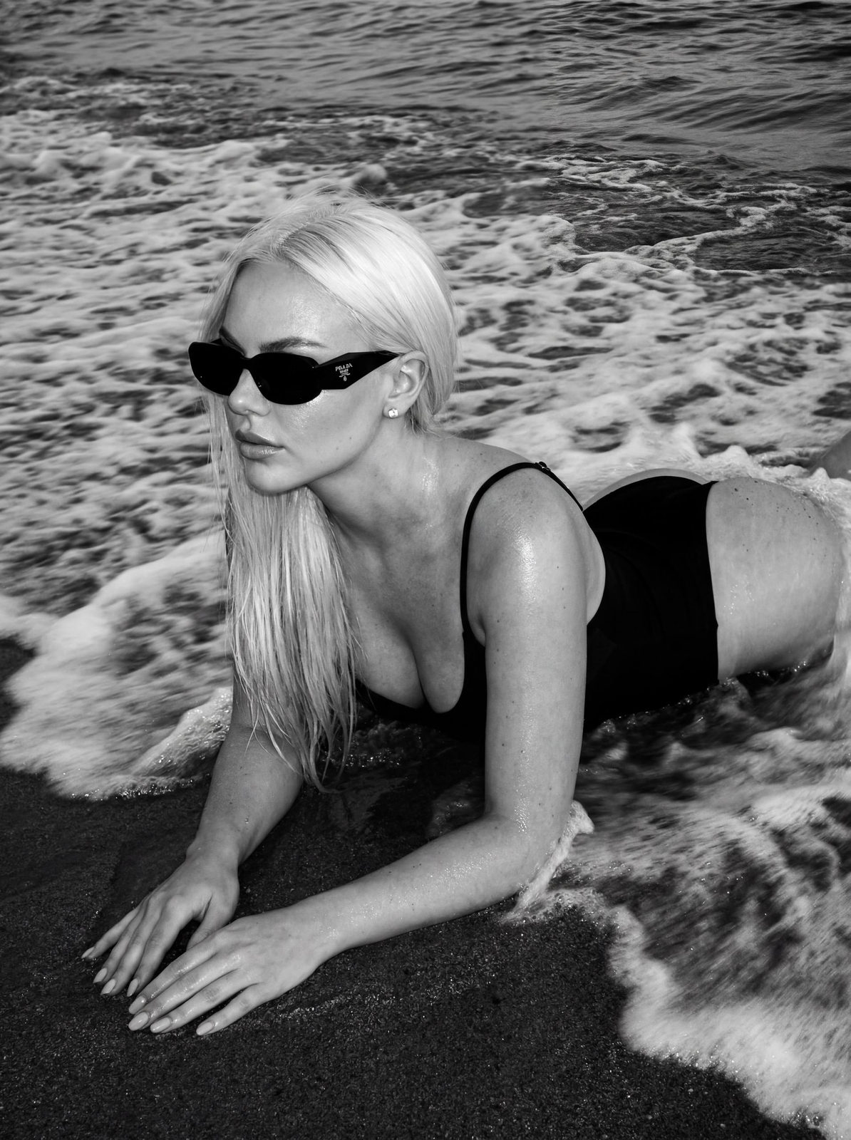 Black Smooth Tight Fitting One Piece Swimsuit In Canon G7x