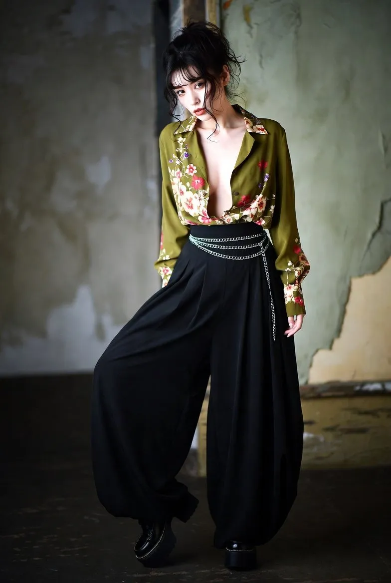 Retro Glamour Redefined: A Bold Floral Fusion
