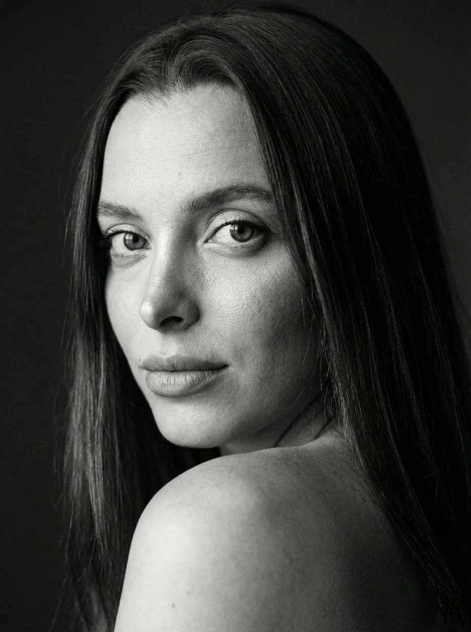 Grainy Monochrome Grace