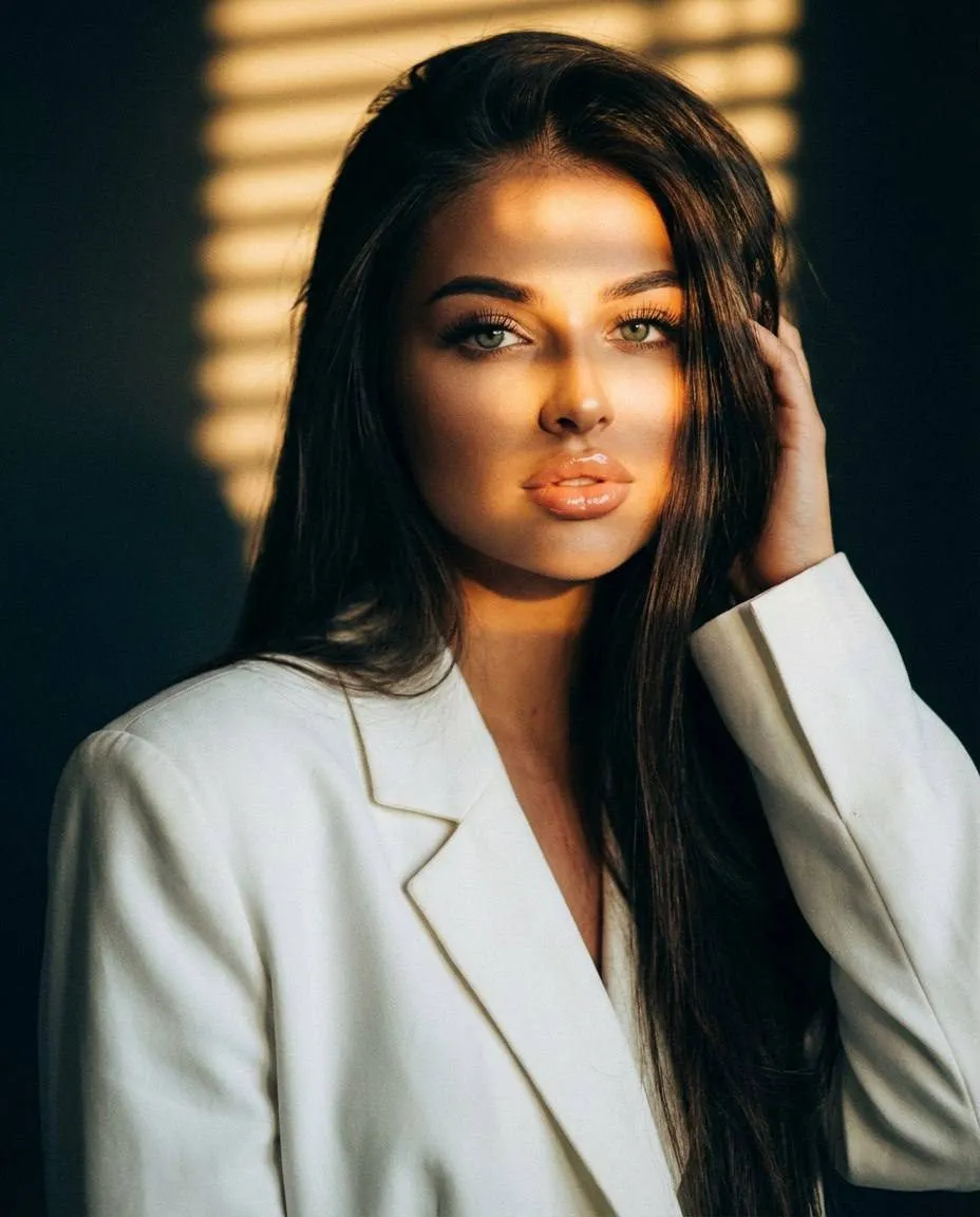 White Blazer Noir Portrait