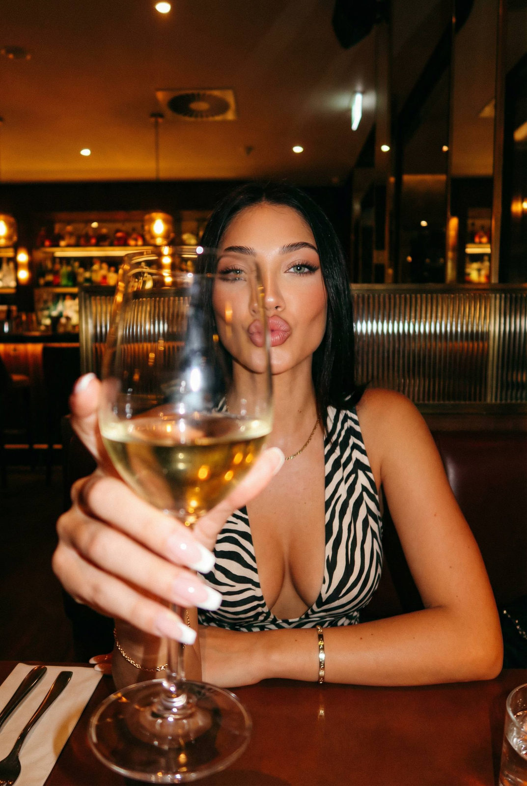 Amber Lounge Kiss