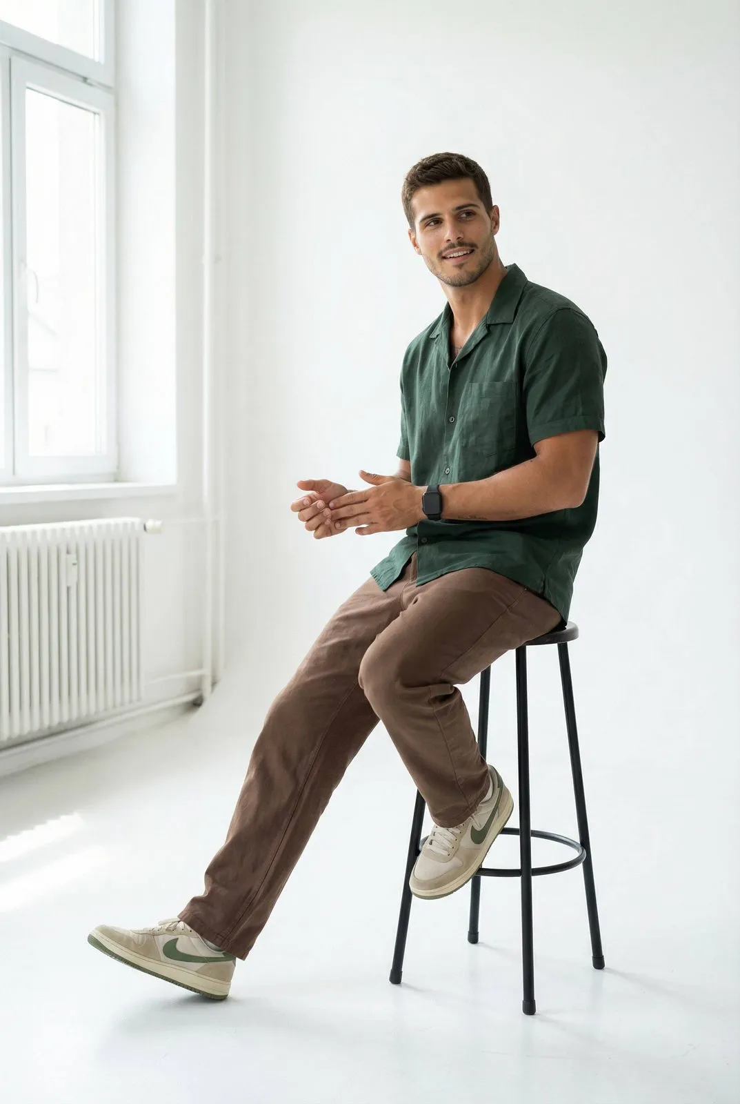 Stool Bright Studio Casual Outfit