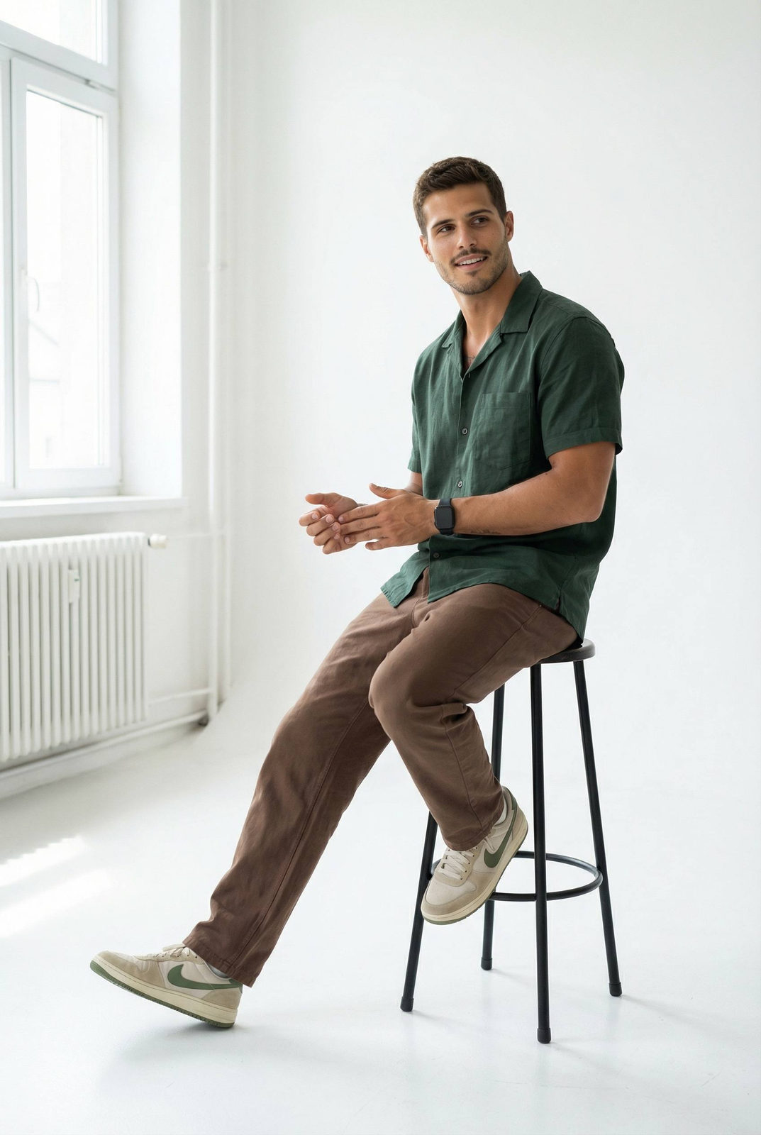Stool Bright Studio Casual Outfit