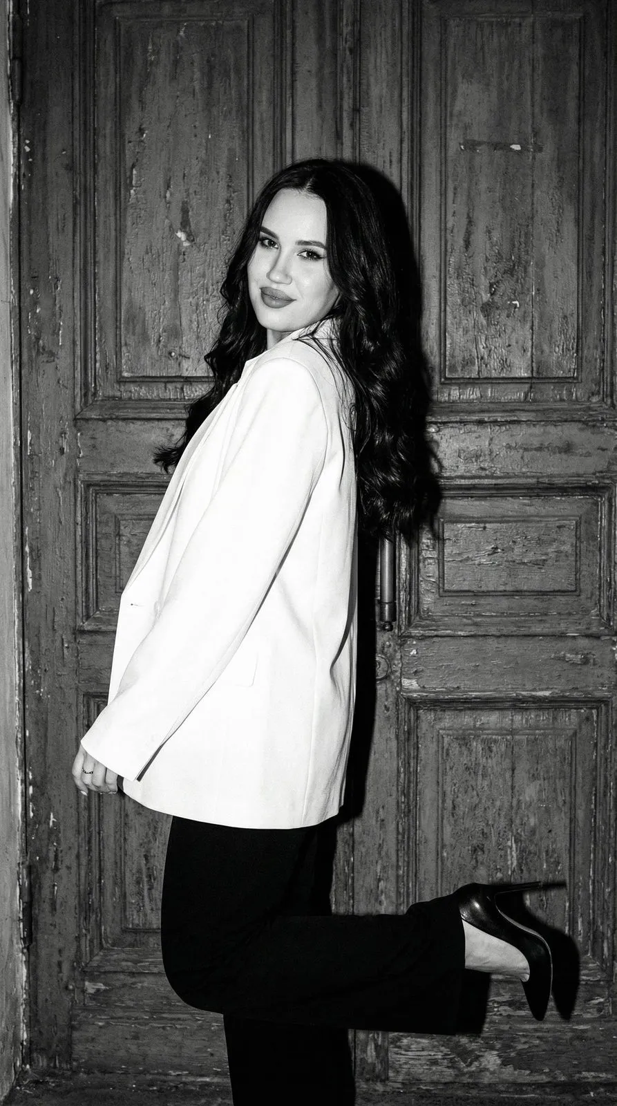 Fashion Girl Old Door Flash