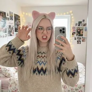 Detailed Mirror Selfie