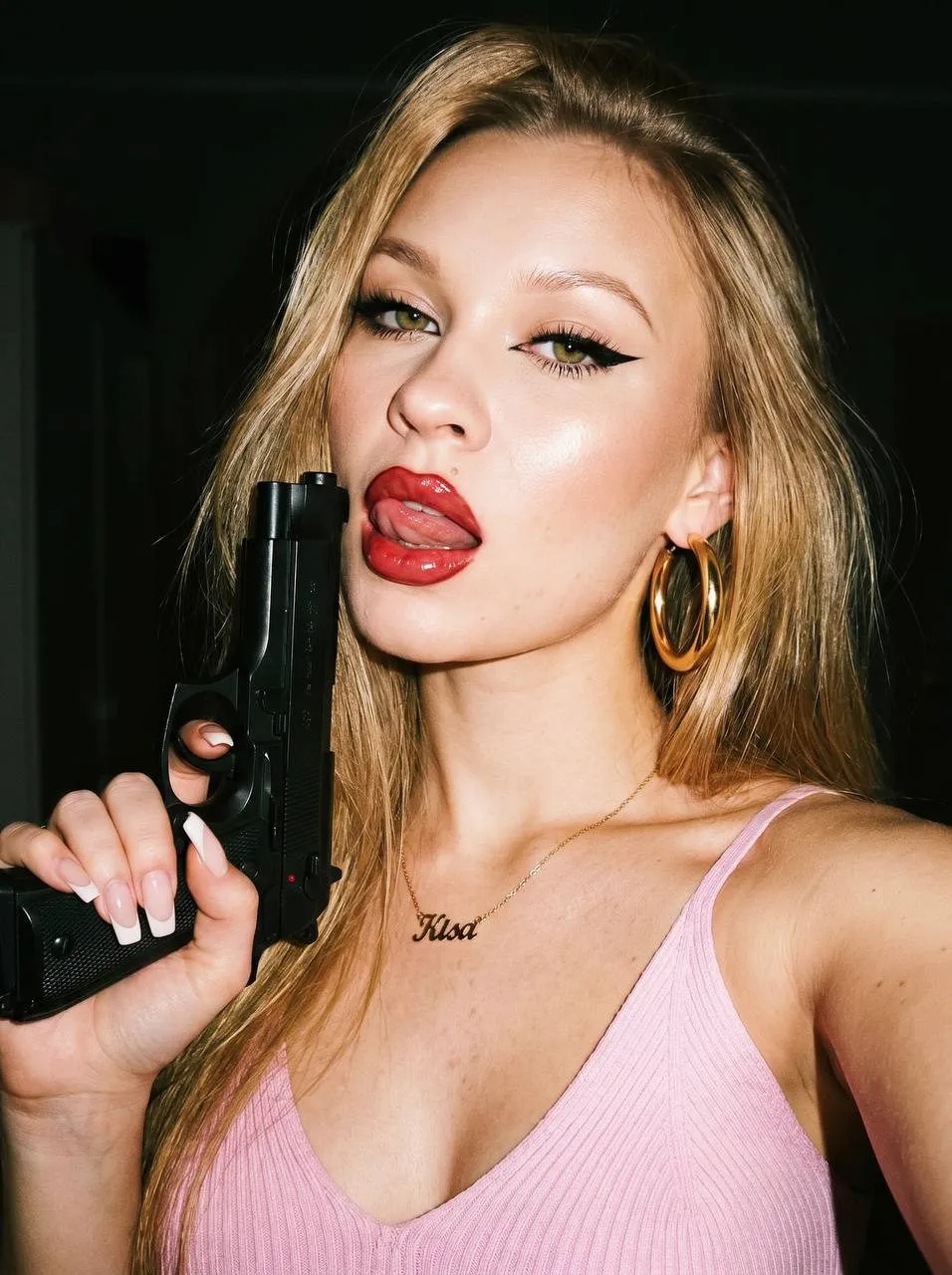 Girl Selfie Daring Aesthetic Night Dark Room Sharp Lighting