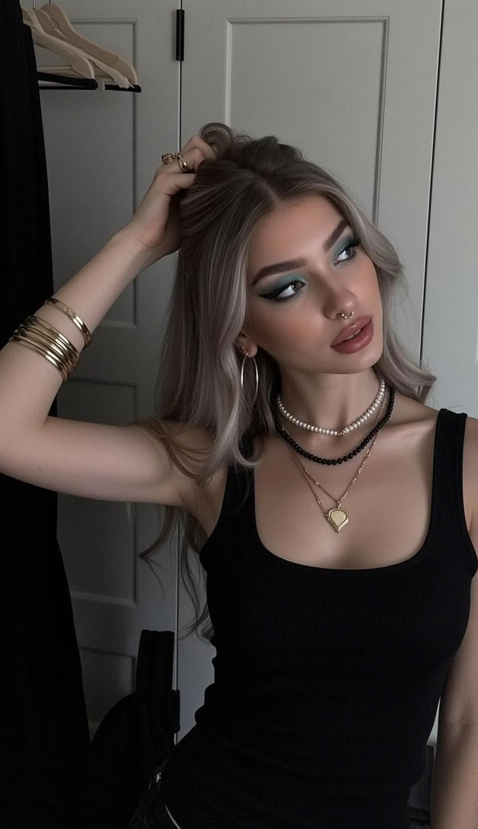 Explore Medium Captures Looking Her Right Slight