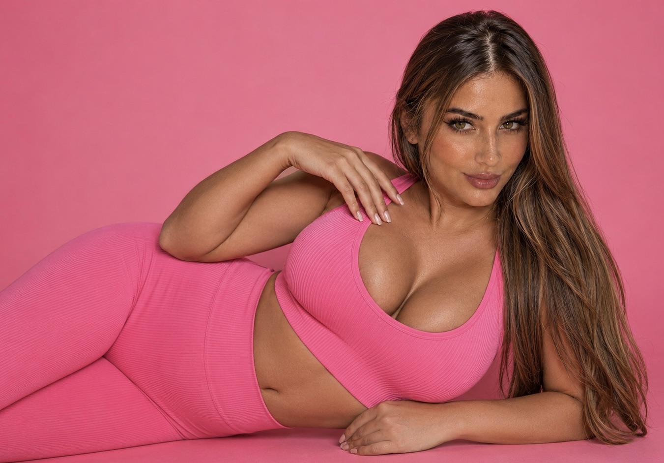 Set Vibrant Pink In Side Against Seamless