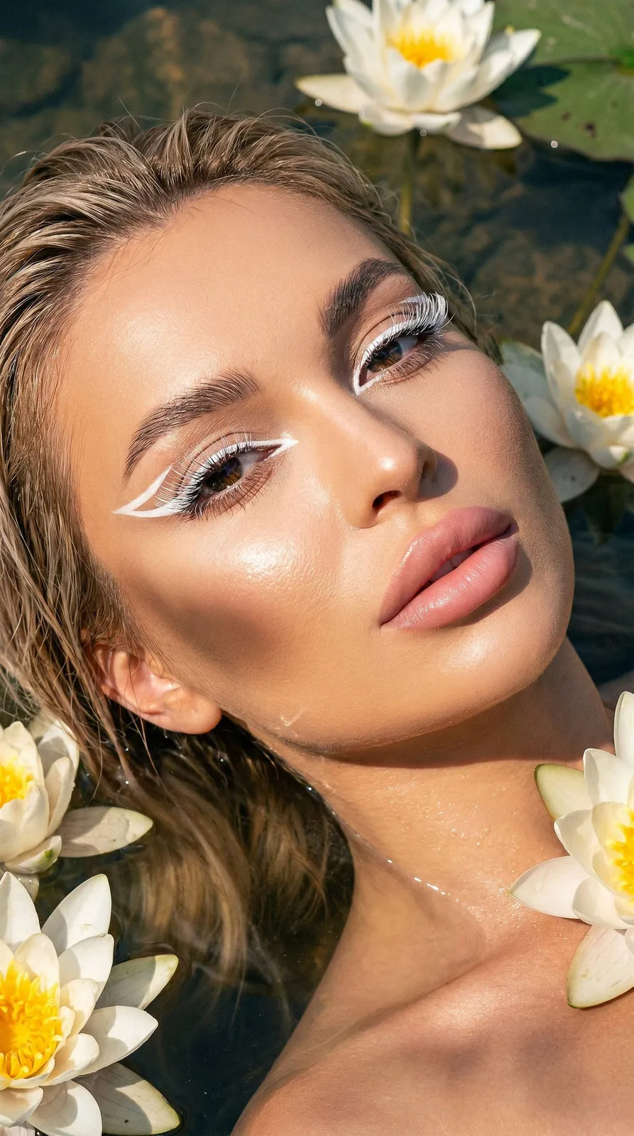River Portrait Winged Makeup Soft Pink Lips