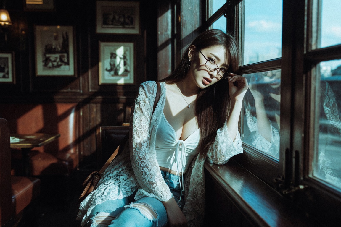 Pub Booth Adjusting Glasses Sunlight Shadows