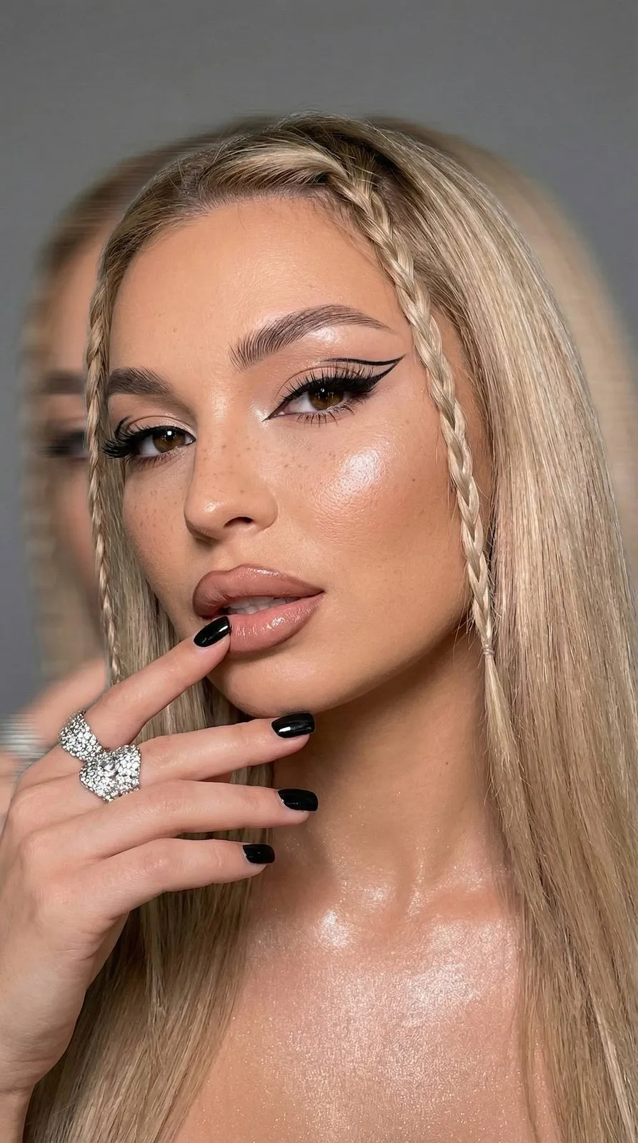 Glossy Gaze Seduction