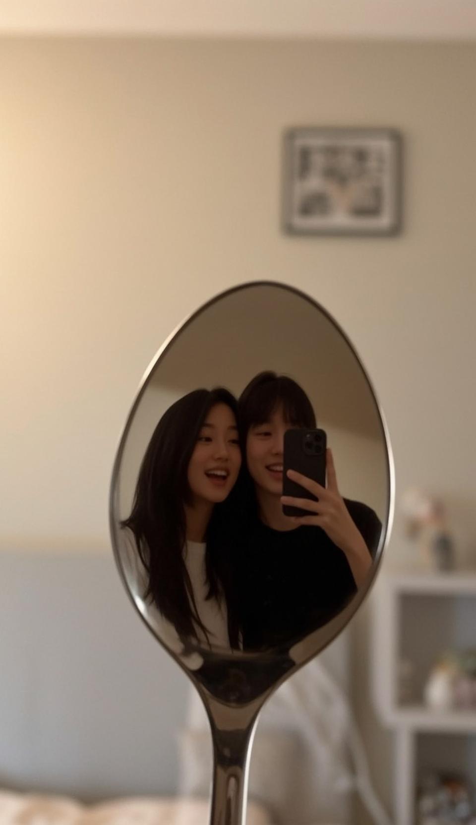 Spoon Reflection Best Friends reference photo