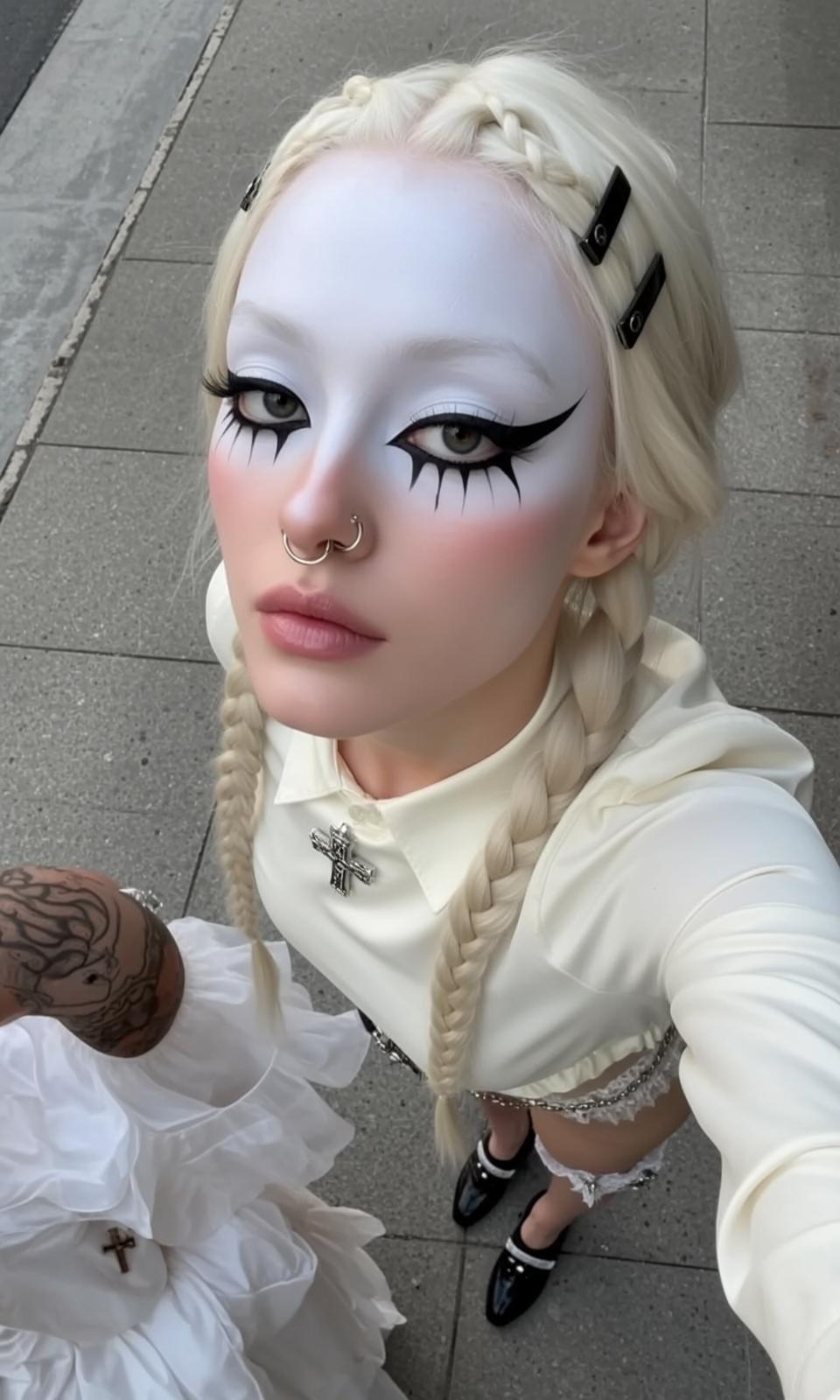 Halloween Makeup Pale Skin White Paint Blush