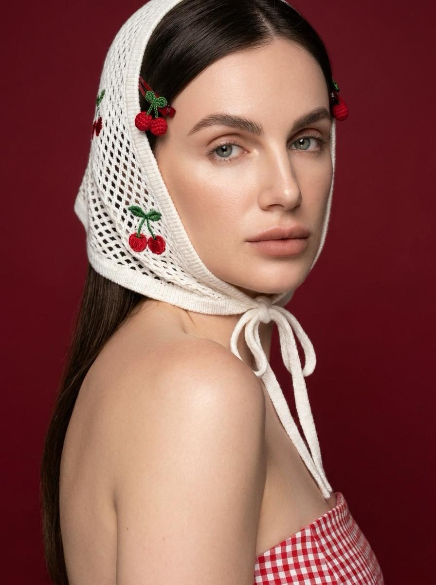 Poses In Studio Fashion Turning Shoulder Camera And Looking Directly