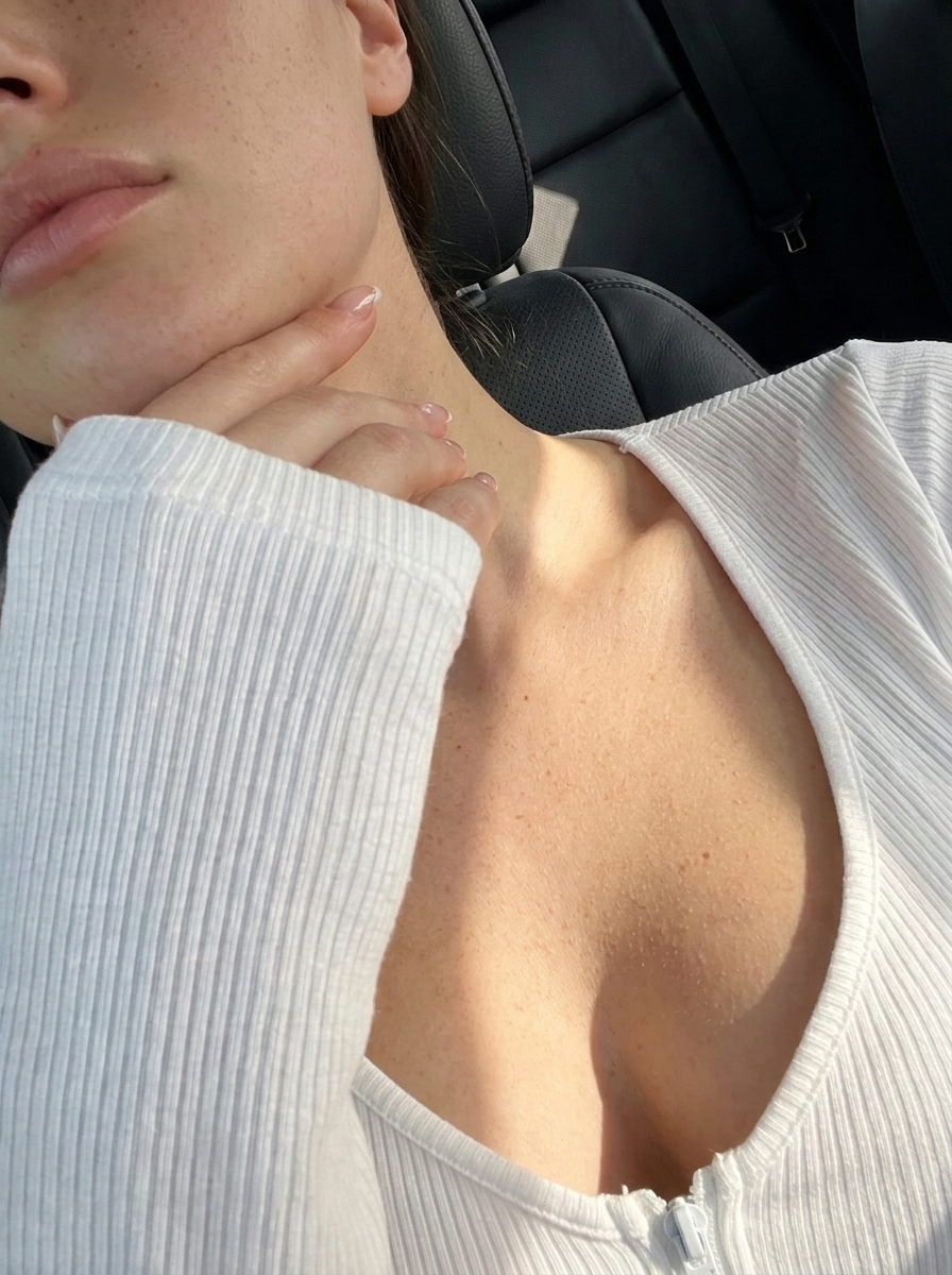 White Ribbed Zip Top Detail In Car